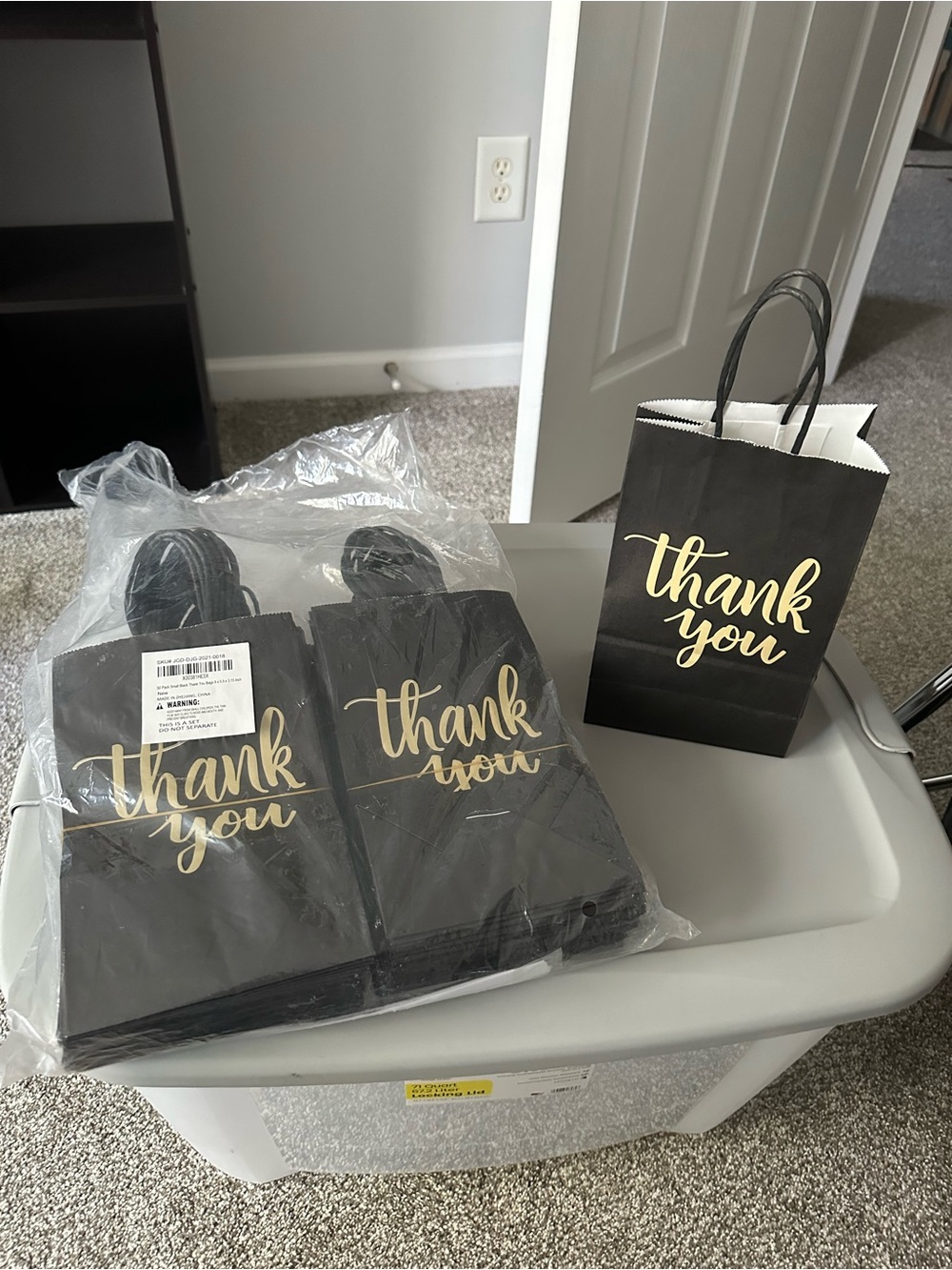 Black 'Thank You' Small Paper Gift Bags - Pack of 50 - Picture 2 of 2